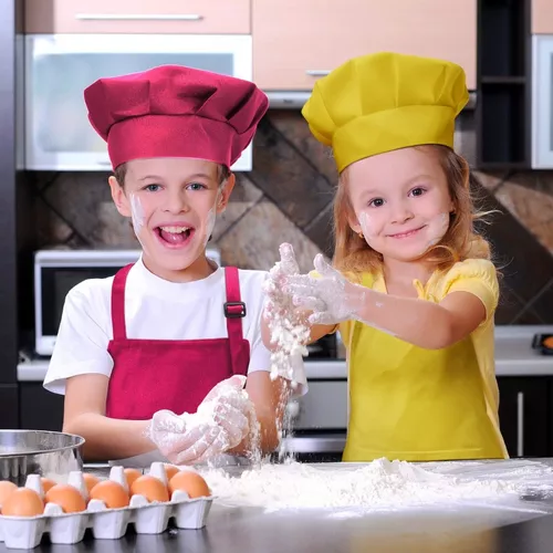Chefs - Happy Niño Y Una Niña Con Delantales Y Gorros Cocinero