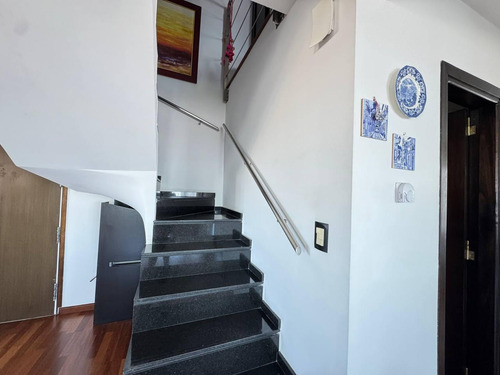 Venta Departamento De Tres Dormitorios Con Vista Al Rio, 2 Cocheras, Amenities. Martin, Rosario