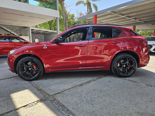 Alfa Romeo Stelvio 2.9L Quadrifoglio Verde V6 Bi-Turbo At