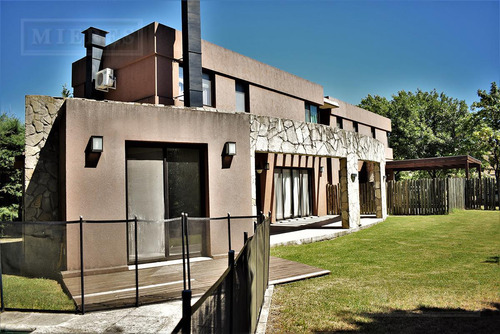 Casa En Venta En Santa María De Los Olivos