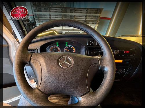 Caminhão Mercedes-benz Accelo 815 Com Baú De Carga Seca 2013