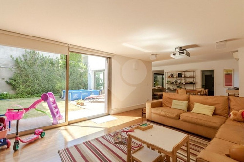 Casa Moderna, Reformada,4 Suítes, Ambientes Amplos E Integrados, Acabamento De Primeiríssima,5 Vagas - 353-im10077
