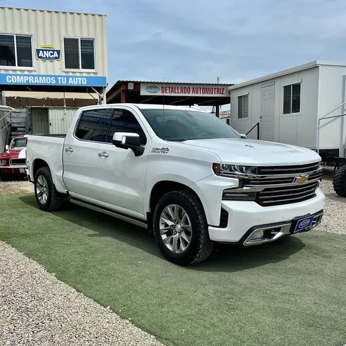 Chevrolet Cheyenne 4P Crew Cab 4x4 High Country TA