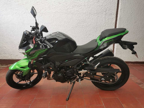 Kawasaki Z400 Negra