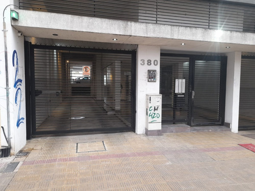 Cochera Cubierta En Venta La Plata Av.60 E/ 2 Y 3