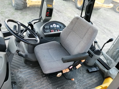 Imagen 8 de 8 de Retroexcavadora Volvo Bl70 2003