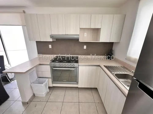 Venta - Casa En Esquina Con 3 Recámaras Y Terreno Excedente, El Mirador | Rahqro