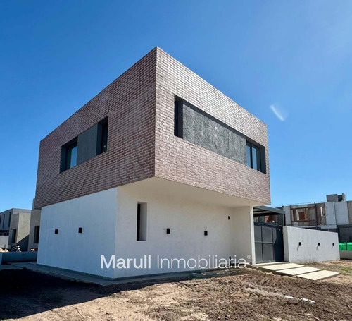 Prados De Manantiales Casa En Venta 3 Dormitorios Amplio Jardin