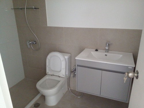Venta Con Renta!!! No Paga Irpf! 1 Dormitorio Al Frente!