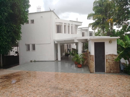 Imagen 12 de 21 de Rivero Bienes Raíces Vende Amplia Propiedad En La Urb El Piñal / 04124959888