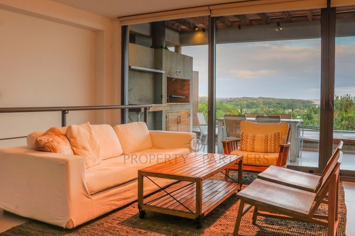 Imagen 2 de 27 de Espectacular Apartamento, Con Hermosa Vista Y Patio Propio.