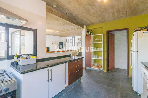 Venta Casa Cinco Dormitorio Montoya