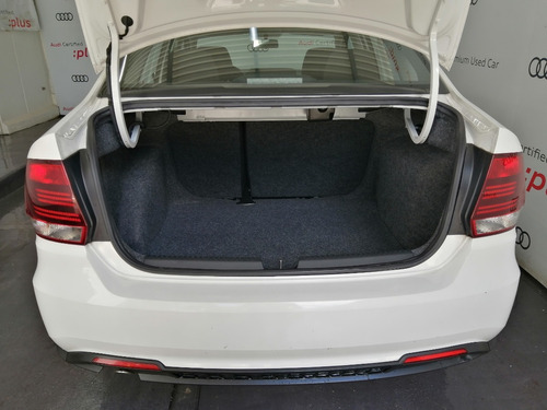 Imagen 14 de 15 de Volkswagen Vento Confortline Plus