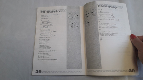Revista * Cancionero Fm : Divididos * (Usado)