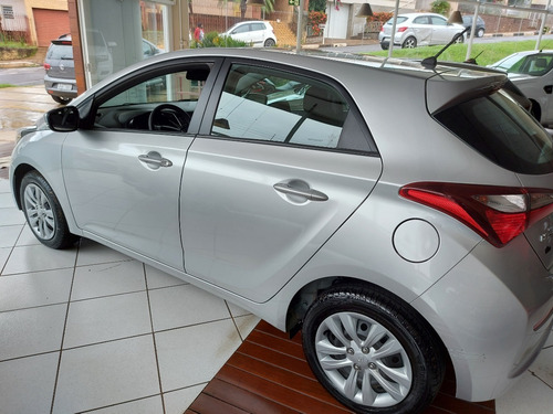 Imagem 3 de 14 de Hyundai Hb20 1.0 Confort Plus 2019, Prata, Único Dono