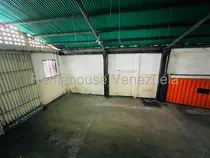 Comprar Daniela Linarez Vende Galpones Comerciales En El Centro De Barquisimeto Posee Todos Los Servicios Básicos Luz Trifasica Área De Oficinas Y Baños Contactame!                                            