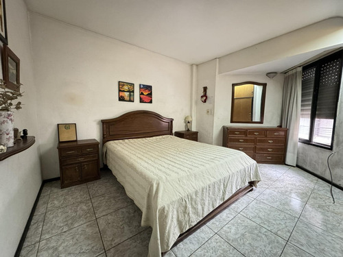 Departamento De 3 Dormitorios En Barrio Martin Piso Exclusivo Con Cochera