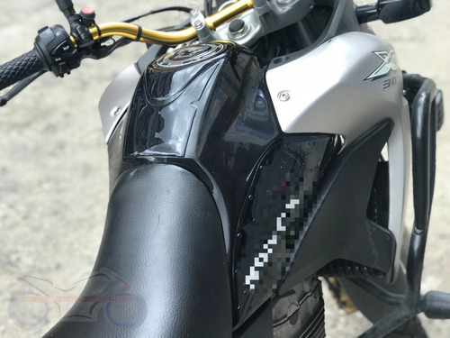 Imagen 5 de 7 de Kit Protector De Tanque + Pierneras Stop Grip Honda Xre300