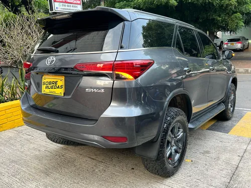 Toyota Fortuner 2.7l Mid