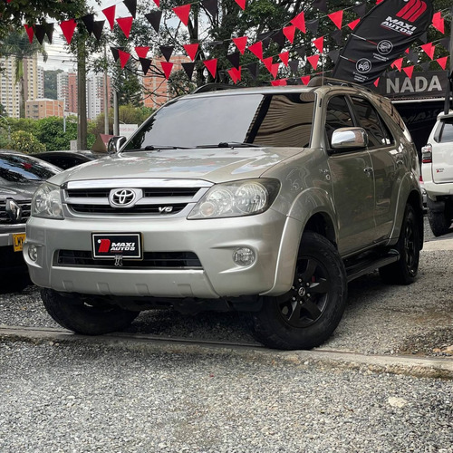 Toyota Fortuner 4.0 Sr5