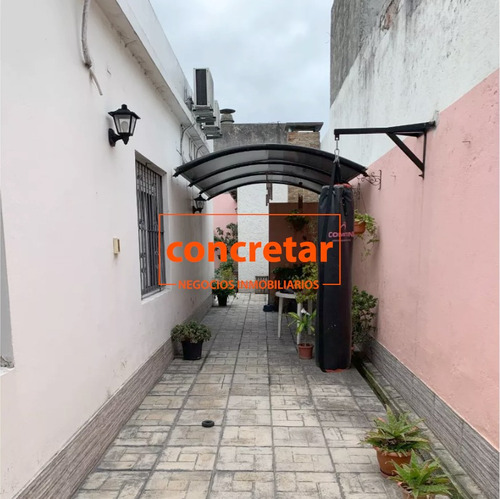 Hermosa Casa Independiente En Jacinto Vera. Próxima A Avenidas. Tres Dormitorios. Patio Con Parrillero