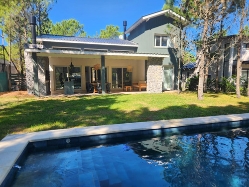 Casa En Venta - 4 Dormitorios 2 Baños - 900mts2 - Pinamar