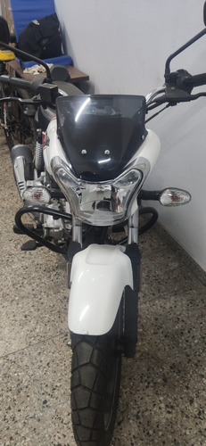 Bajaj V15