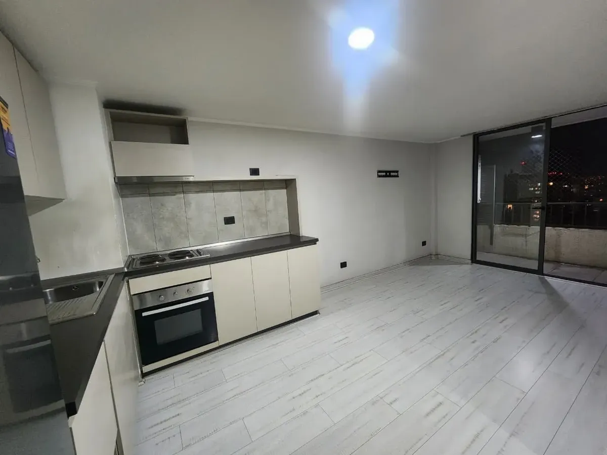 Imagen 3 de 16 de Arriendo Amplio Depto. Semi Amoblado De 3d, 2b Mas Estac. Y