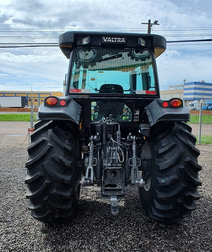 Trator Valtra Bm 135 Cabinado .