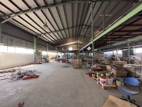 Bodega Con Oficinas En Sector Idustrial