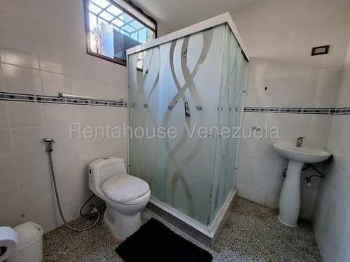 Apartamento En Venta Zona Centro Maracay 25-21980 Dt