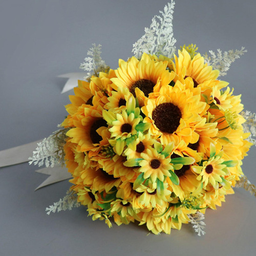 Girasol Hecho A Mano Boda Sosteniendo Ramo Elegante Aspecto