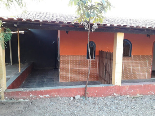 Oportunidade Imperdível! Vendo Casa Em Araruama São Vicente Na Região Dos Lagos-rj 1 Quarto-suíte Garagem Coberta(1 Vaga) E Descoberta(3 Vagas) Quintal Grande Com Frutíferas Varandão Em L