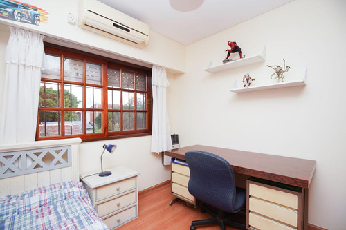 Venta | Amplio Duplex De 3 Dormitorios Playroom. Jardín Propio.
