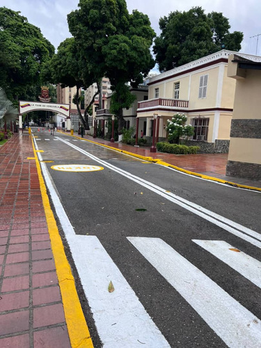 Pintura De Trafico Para Brocal Alto Brillo. Galón