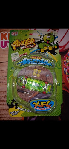 Imagen 2 de 5 de Patineta De Dedo Con Luz Y Accesorios Finger Xfl