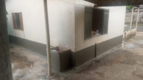 Casa Com Sala, Coz, Wc, 1 Quarto, Garagem E Quintal