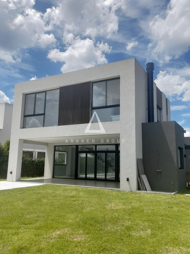 Casa A La Venta Barrio Araucarias, Puertos Del Lago