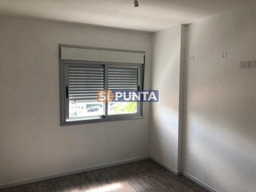 Imagen 9 de 16 de Apartamento En Venta - Centro De Maldonado