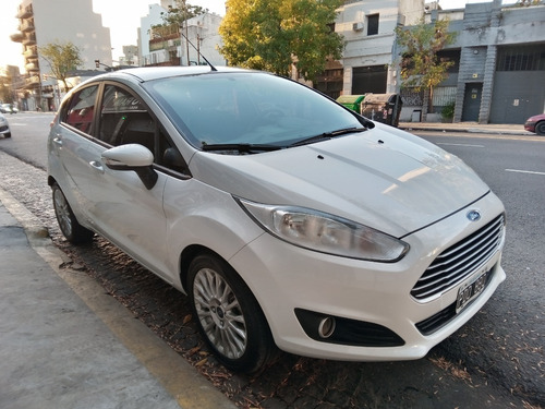 Ford Fiesta 1.6l Se Año 2015 Blanco Permuto Financio
