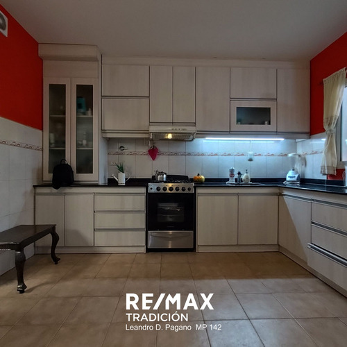 Venta Casa 3 Dorm. - Carlos Gardel 365, Rcia.