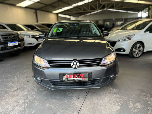 Volkswagen Jetta 2.0 Comfortline Flex 4p Automática