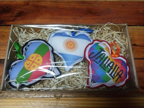 Imagen 1 de 2 de Adornos Navideños Corazones Grande Argentina Whipala Mapuche