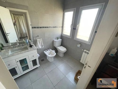 Casa En Venta En Garín, Escobar! 5 Ambientes Con Pileta!