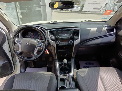 Mitsubishi L200 2.4 Cabina Doble 4x2 Mt