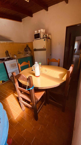 Casa En Venta - 2 Dormitorios 1 Baño - Cochera - 216mts2 - Las Flores