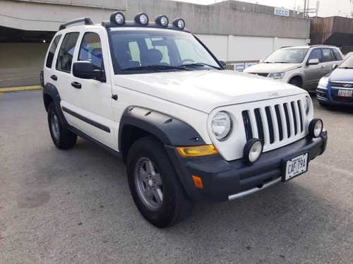 Imagen 3 de 14 de Jeep Cherokee Renegade 2006 4x4 Sincrónico