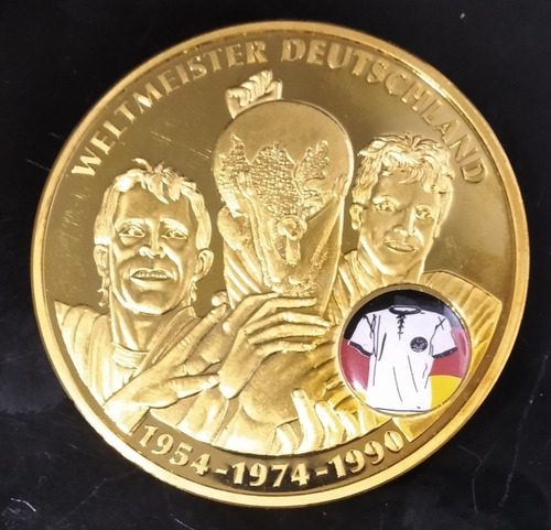 Medalla Conmemorativa Tricampeonato Mundial De Futbol. 1990