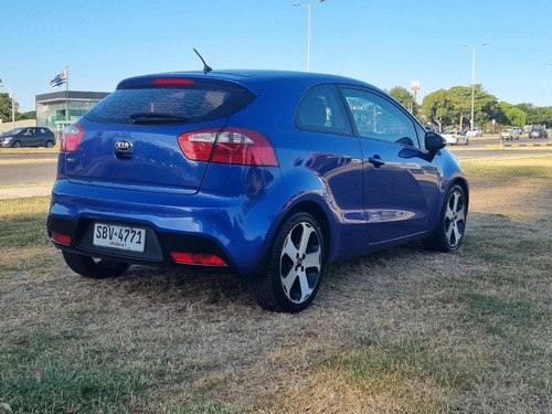 Imagen 10 de 11 de Kia Rio 2015 1.4 Ex 109cv 6mt