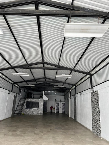 Se Vende Salón De Fiestas , En